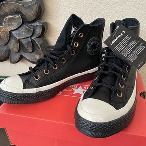 Size 6 womens size 4 mens Goretex Converse